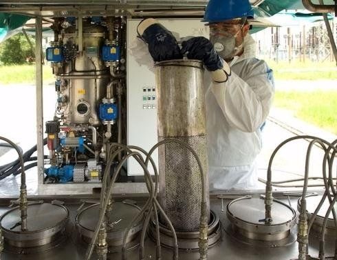 Tecnico operativo Sea Marconi durante un trattamento