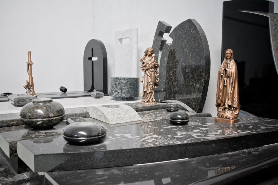 produzioni in marmo per cimiteri