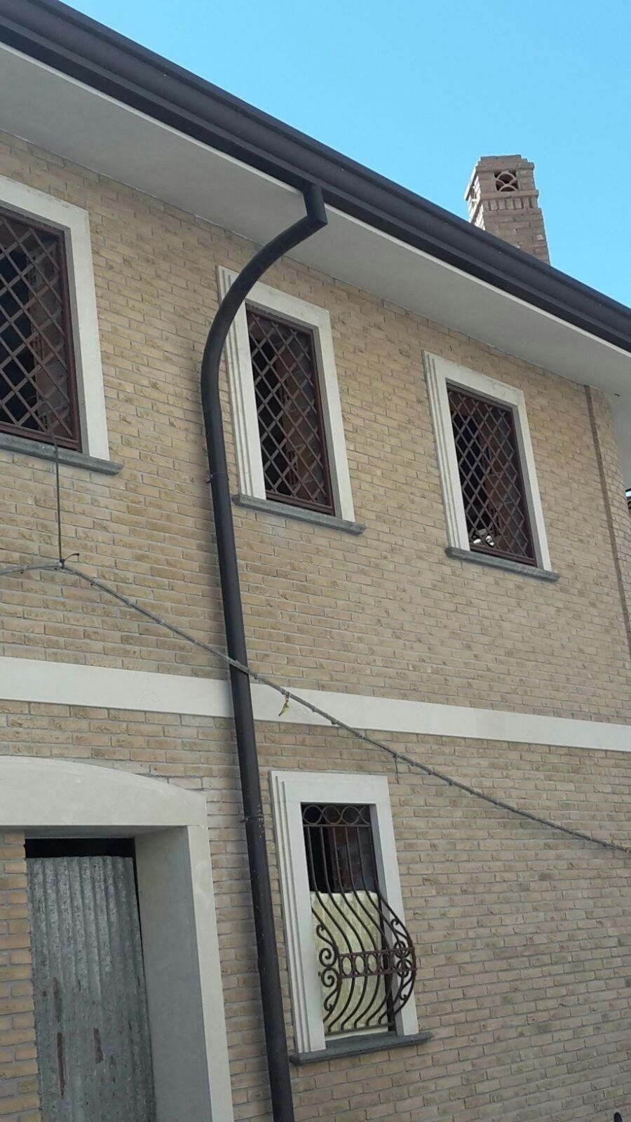realizzazione e montaggio di grondaie