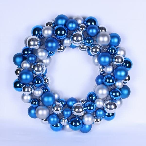 blue and silver Christmas bulb wreath