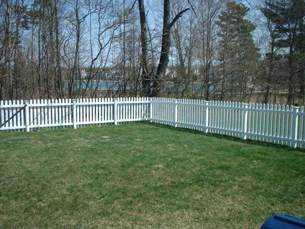 4' Tall Vinyl Picket Fence — Grand Rapids, MI — MetroFence