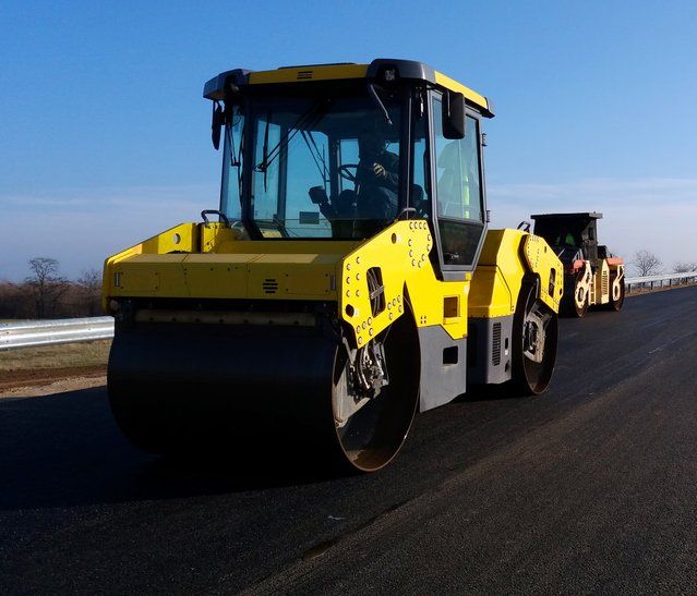 Two compactor pressing bitumen