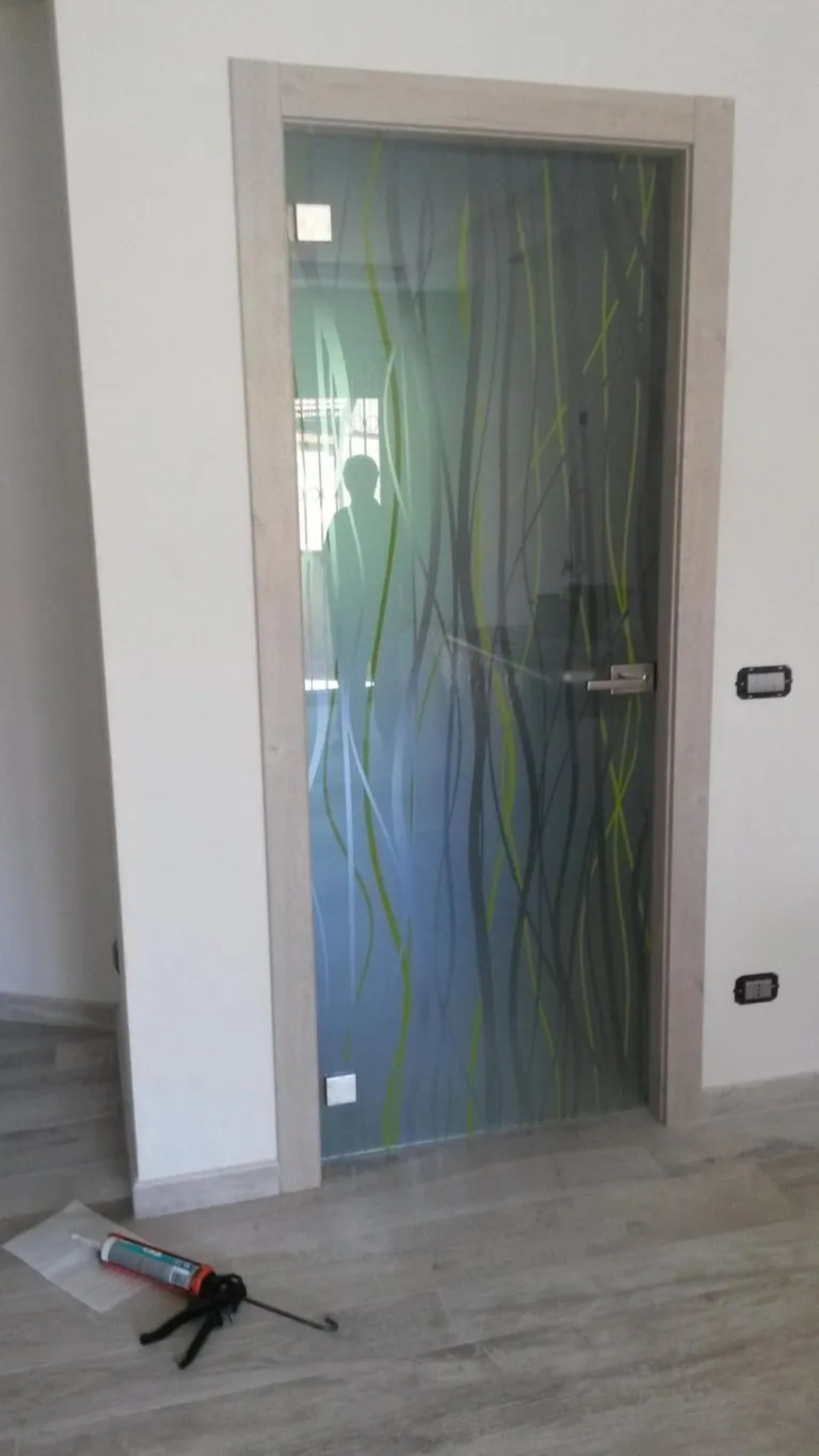 vetro satinato e decorato per porta