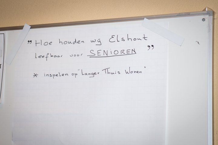 Whiteboard met handgeschreven tekst: 