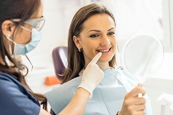 Dentist with patient - Dental clinic in KY, USA Dentist with patient - Dental clinic in KY, USA