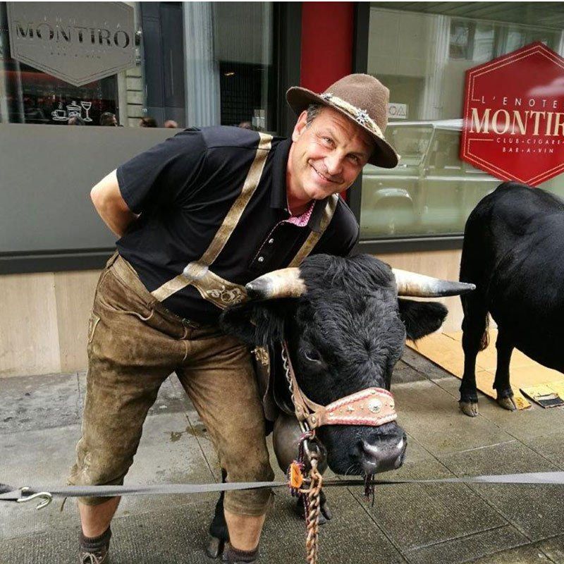 Marco breitenmoser et une vache