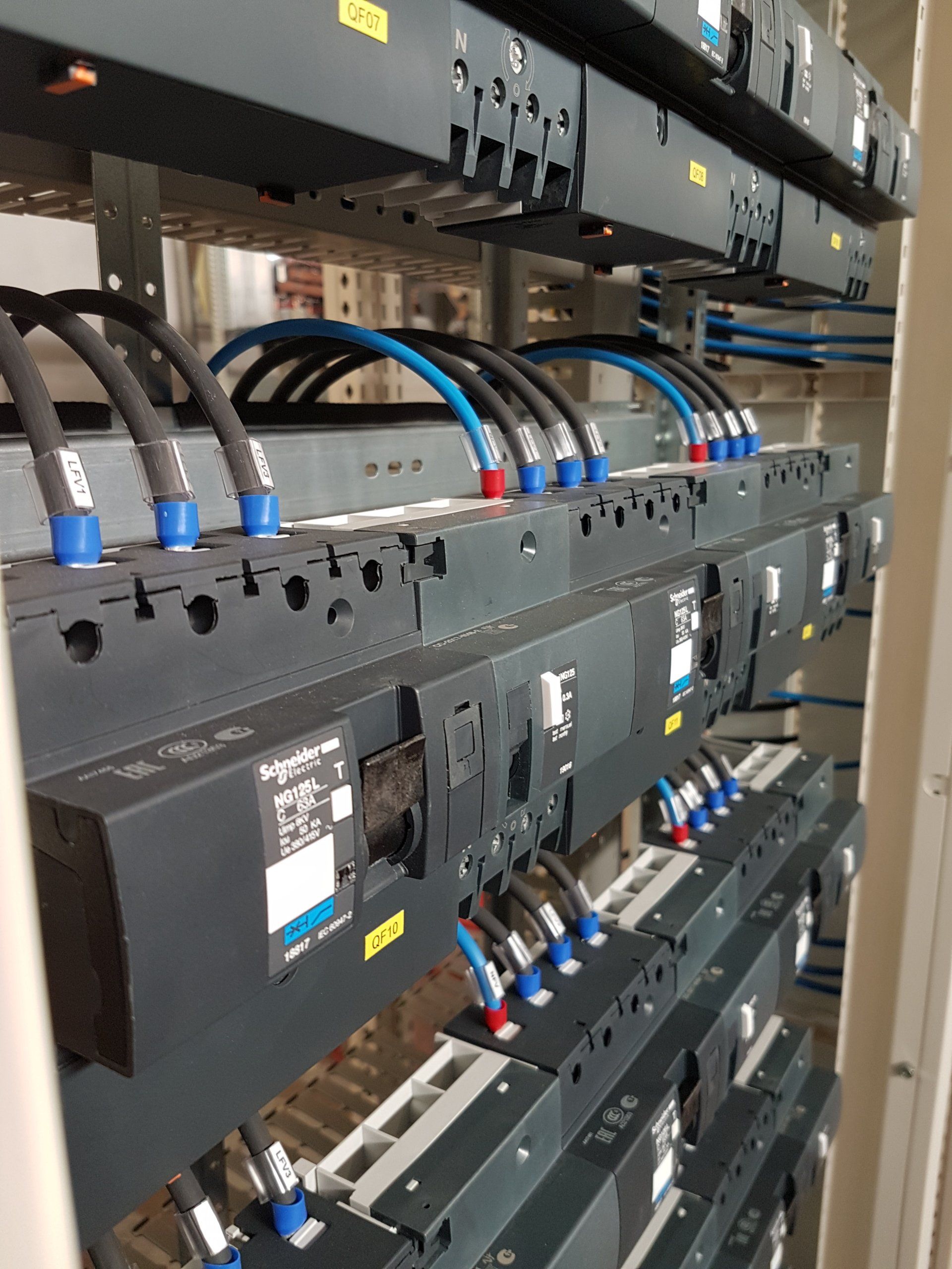 QUADRI ELETTRICI DI DISTRIBUZIONE