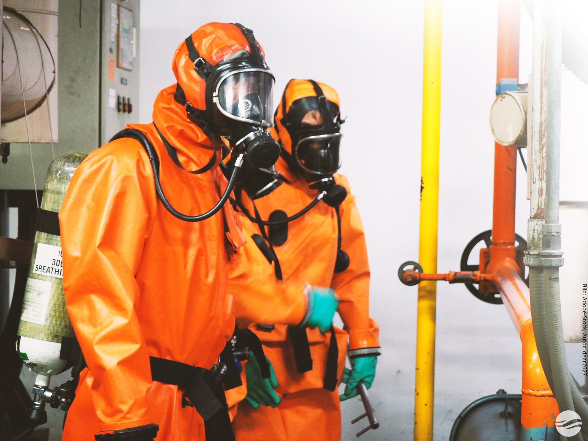 Wiederholungs- unterweisung: Tragen von Chemikalienschutzanzug Typ 1-6