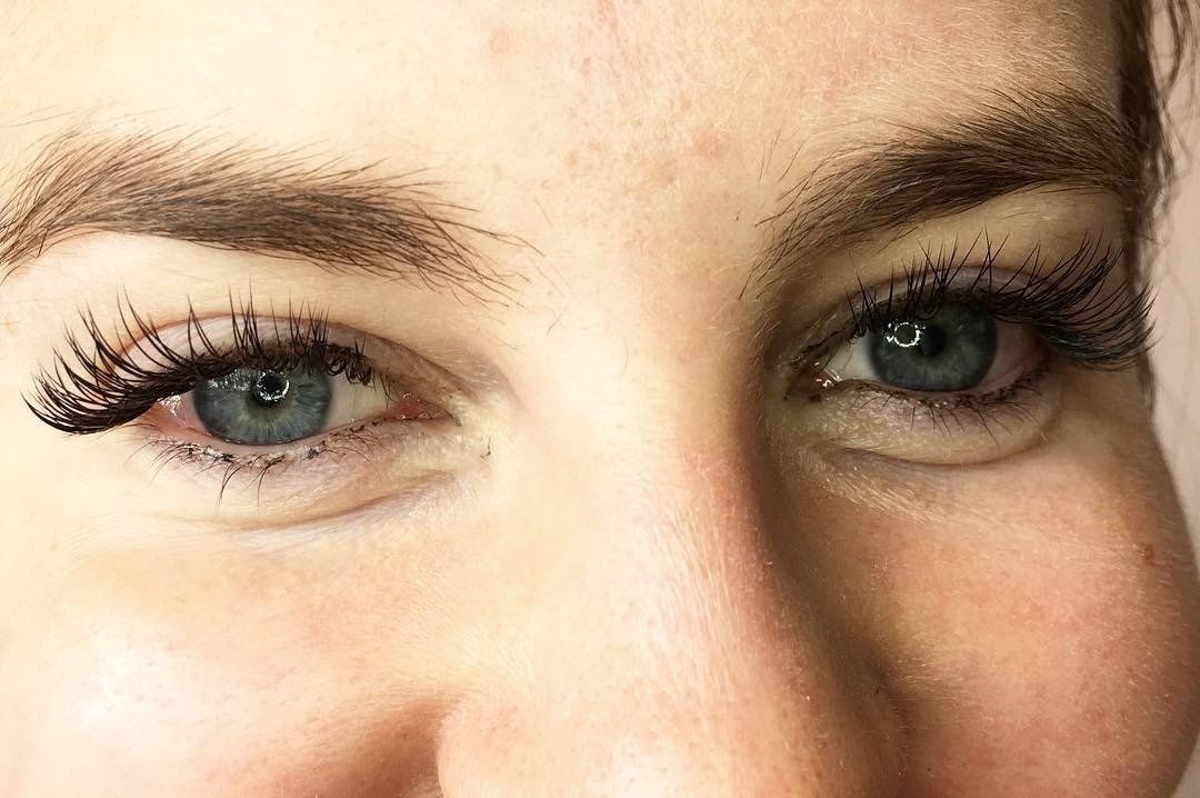 eyelash extension