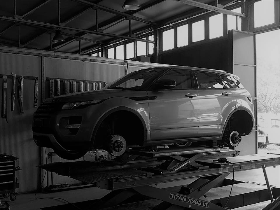 auto in riparazione