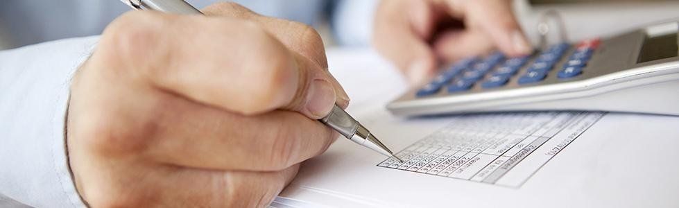 commercialista redige documento
