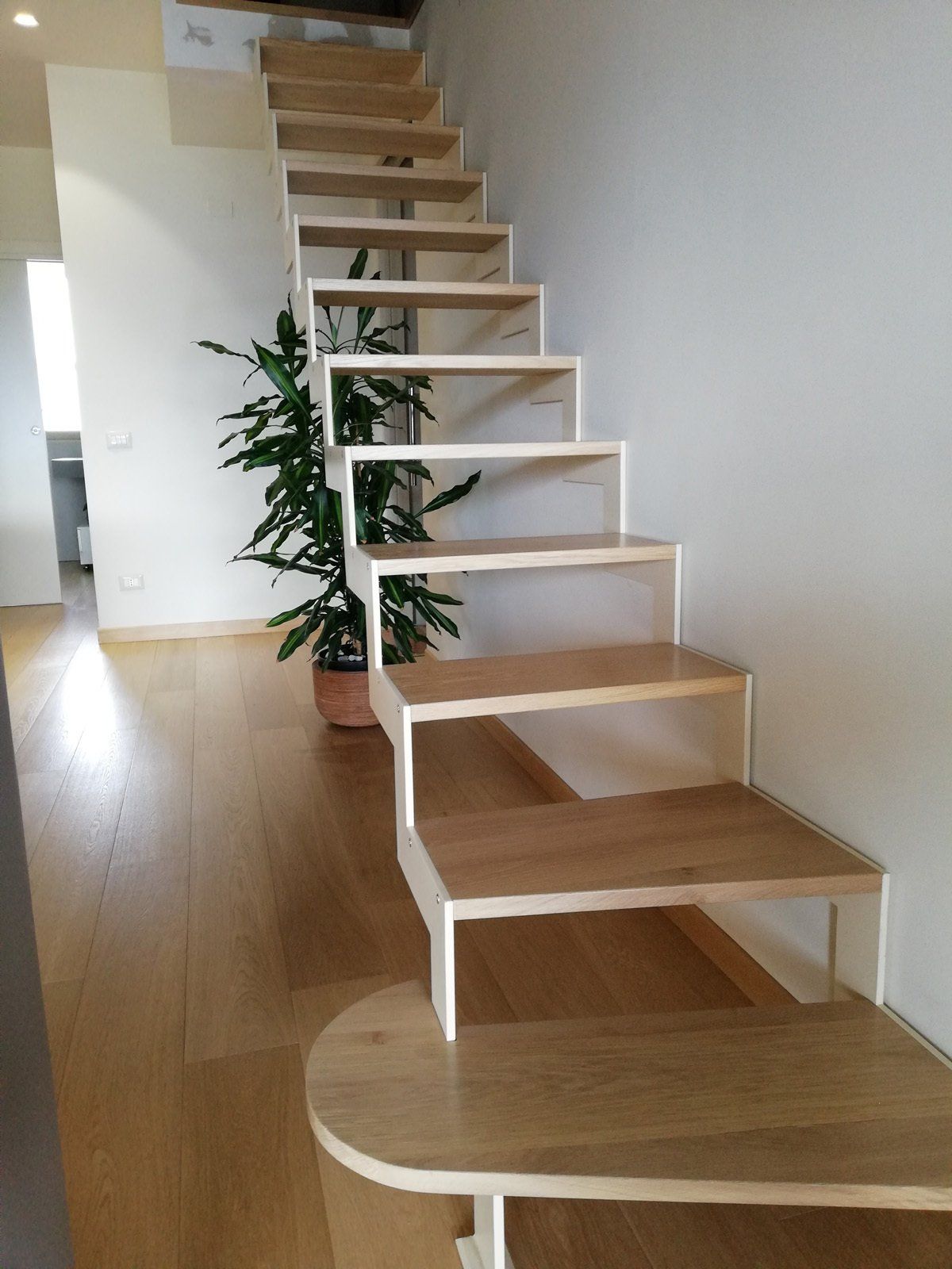 realizzazione scalinata in legno, tipologia parquet, produzione parquet Vinchiaturo, produzione