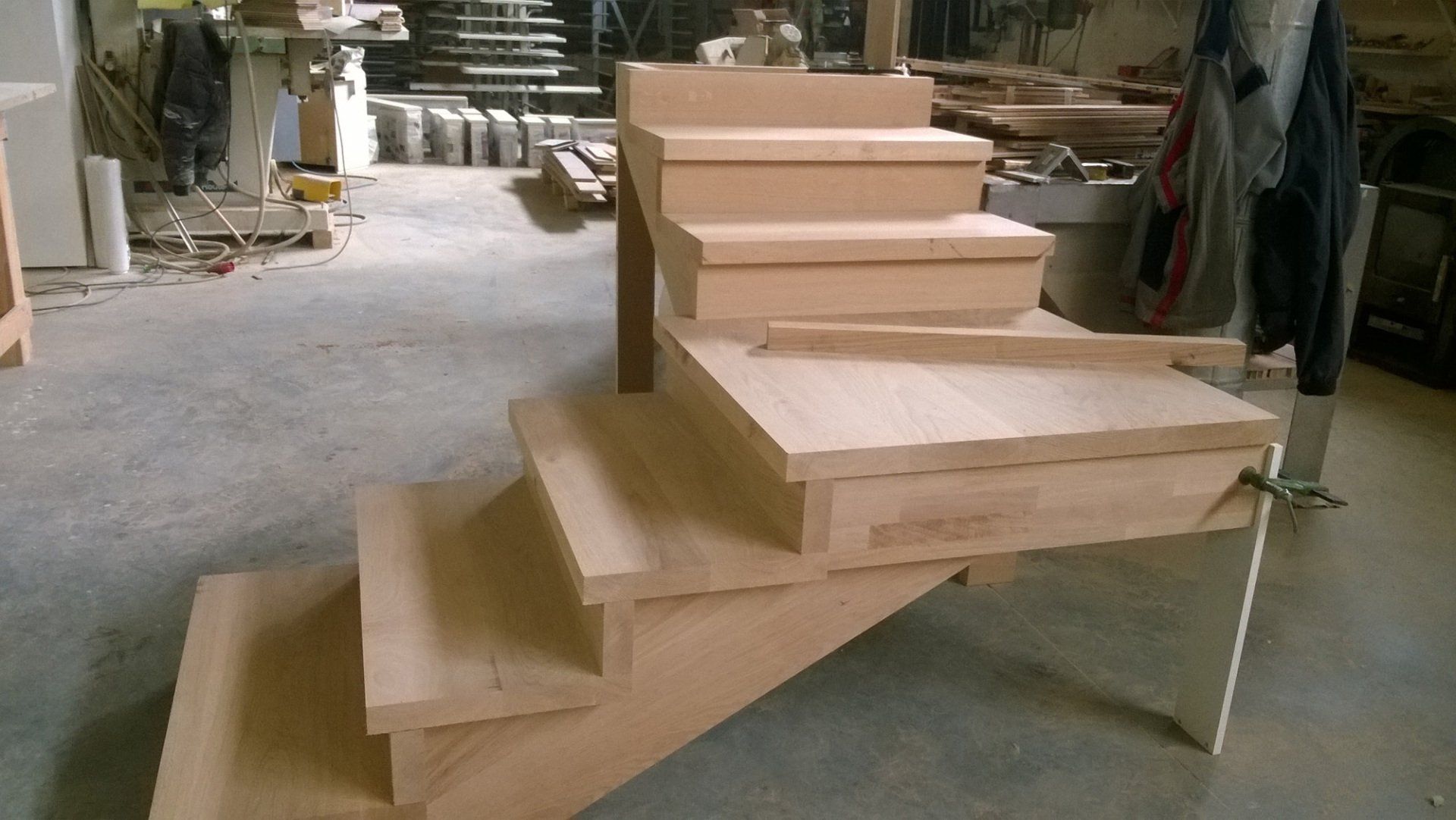 scalinata in legno su misura, tipologia parquet, produzione parquet Vinchiaturo, produzione parquet Campobasso