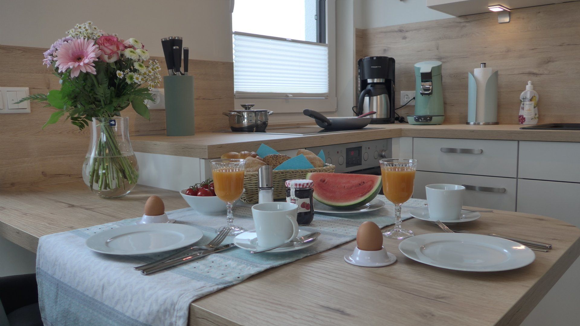 Der Frühstückstisch ist bereits gedeckt