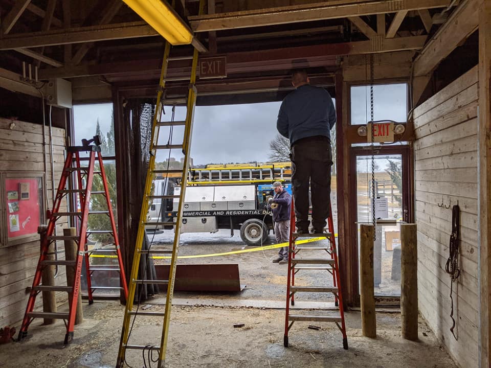B Town Electric fixing commercial door