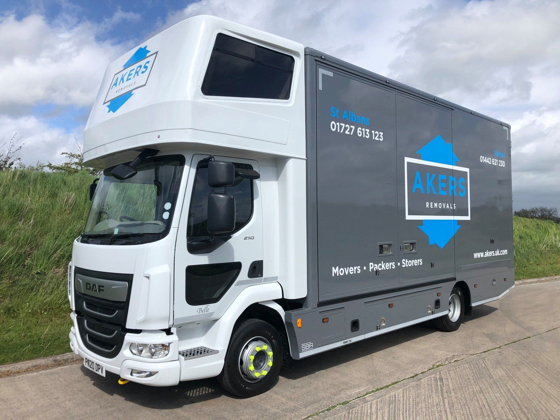 Removal lorry