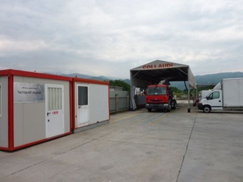 esterni dell'officina per auto