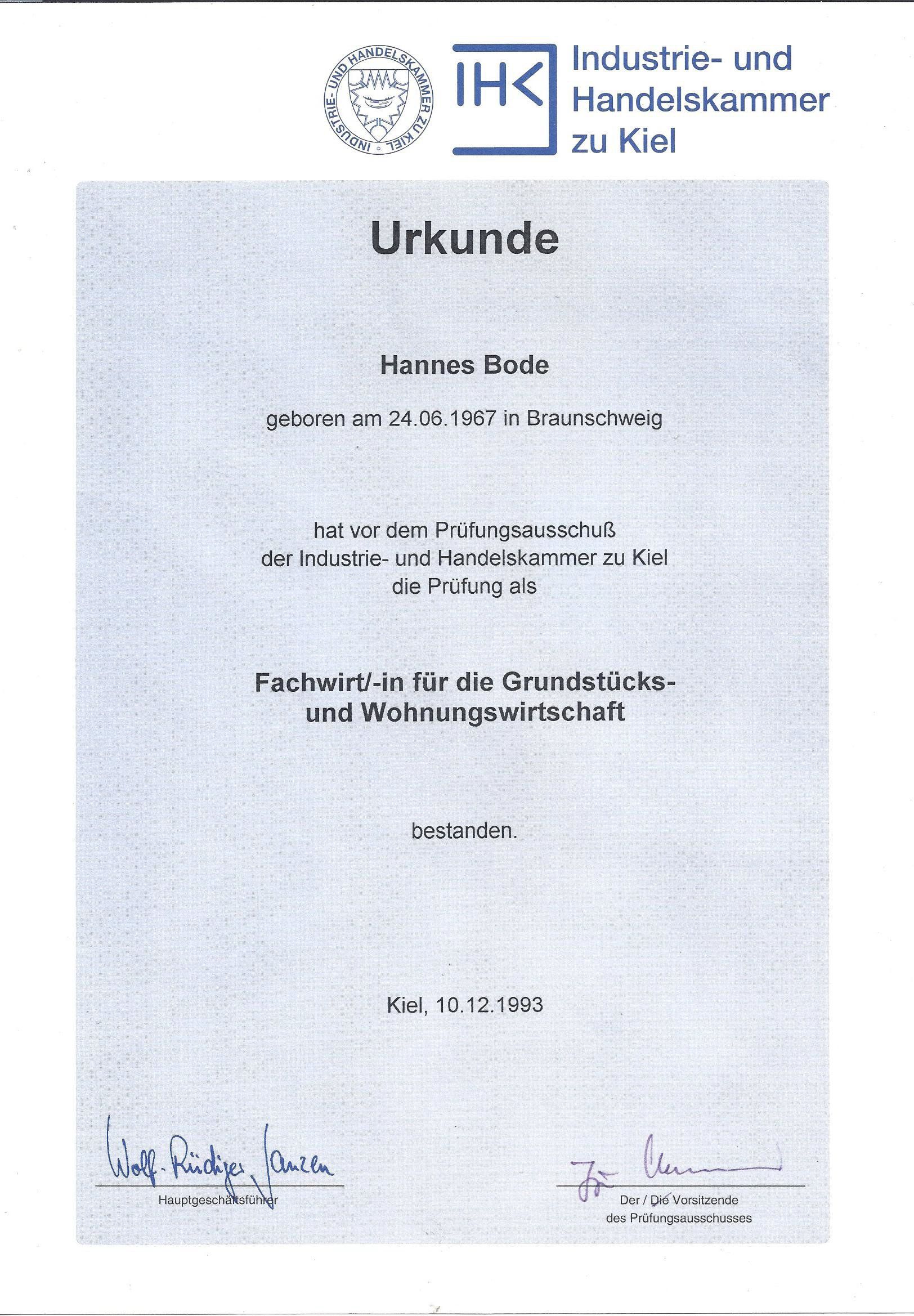 Ein weißes Blatt Papier mit dem Wort Urkunde darauf
