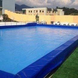 piscina in giardino