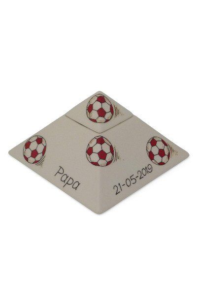 Piramide Urn met voetballen -met tekstvoorbeeld