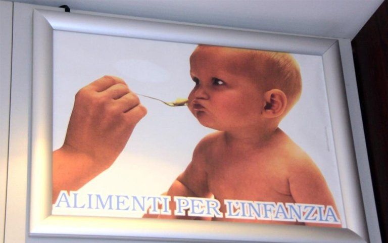 insegna alimenti per neonati