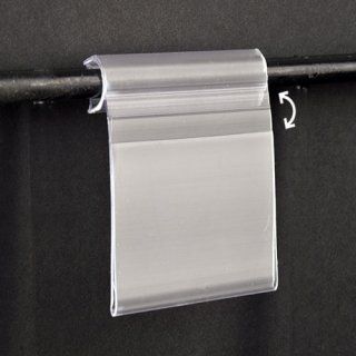 Porta carteles de plástico transparente fijado a una barra oscura; la flecha indica que gira.
