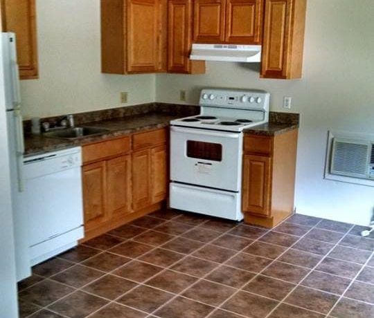 FOX GLEN GARDENS - Deluxe Two & THREE Bedroom Units
