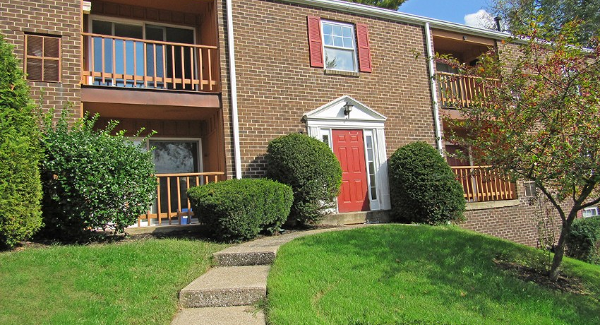 SPRING STREET GARDENS DELUXE - ONE & TWO BEDROOM UNITS
