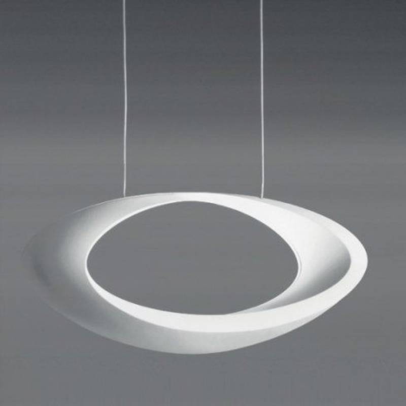 Lampadario bianco di forma ovale, sospeso tramite due fili, che illumina verso il basso.