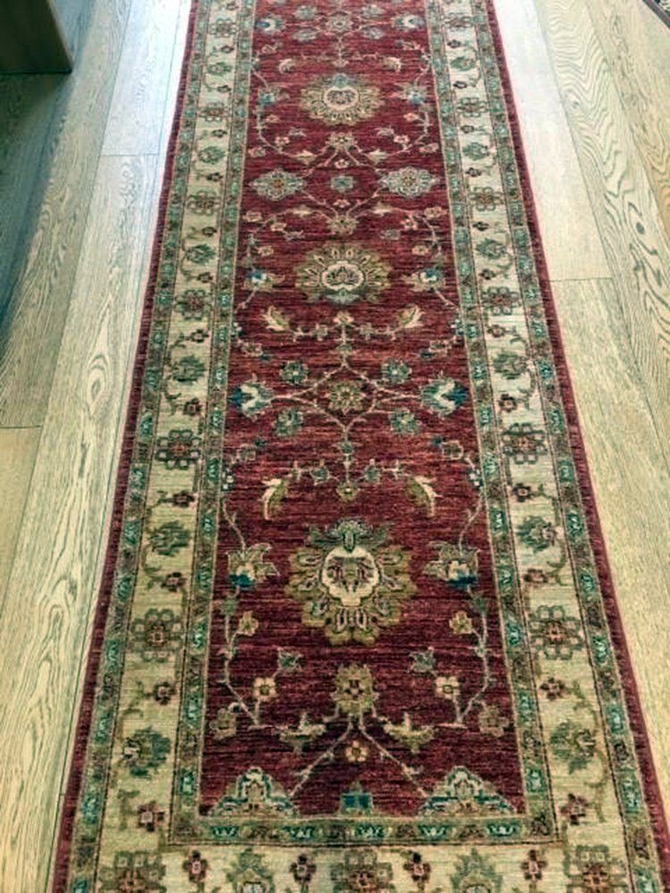 tappeto lungo decorato