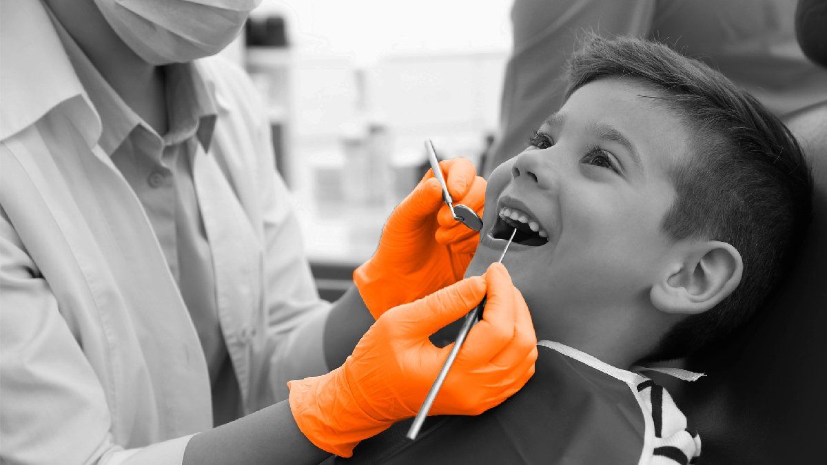 Estratégias de presença digital para atrair clientes para franqueado de  odontologia - Reach