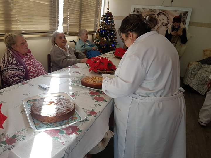 Festa natalizia in casa famiglia