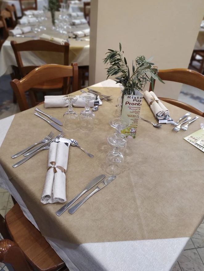 allestimento tavoli