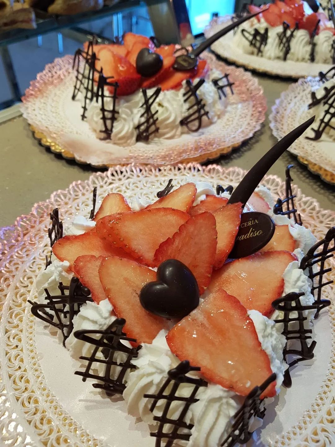 tortini con panna e frutta fresca