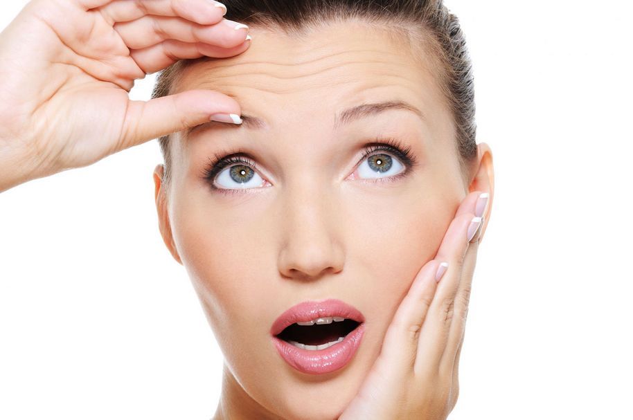 woman with forehead wrinkles