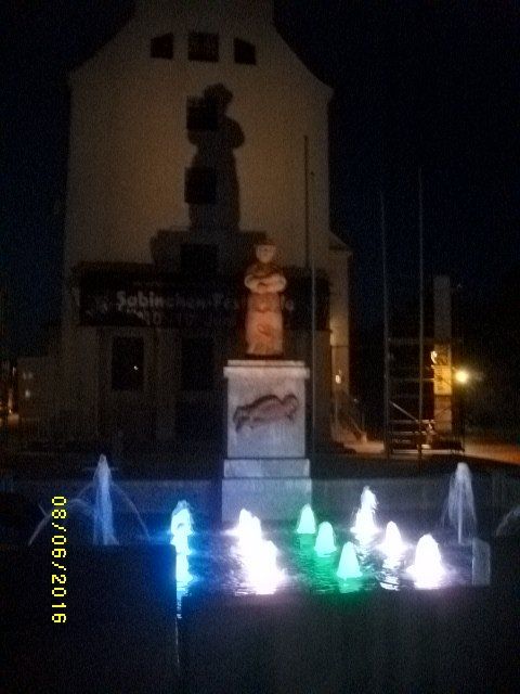 A picture of a fountain was taken on 06/06/2016