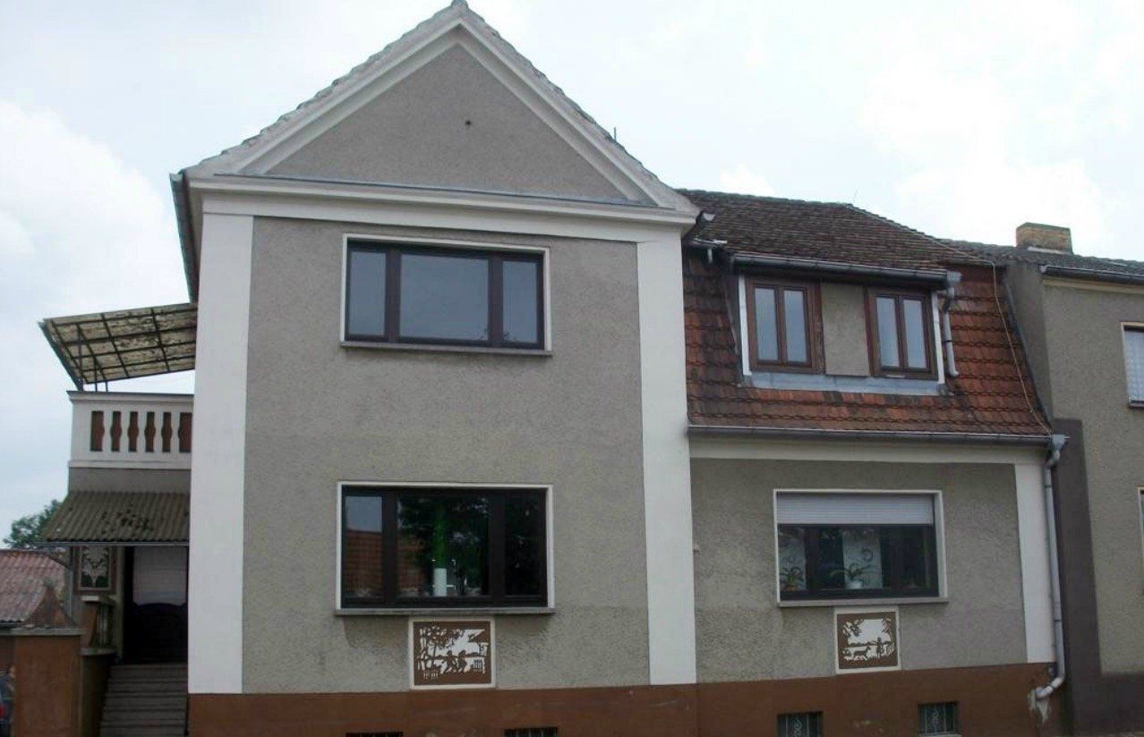 A house with a lion on the side of it