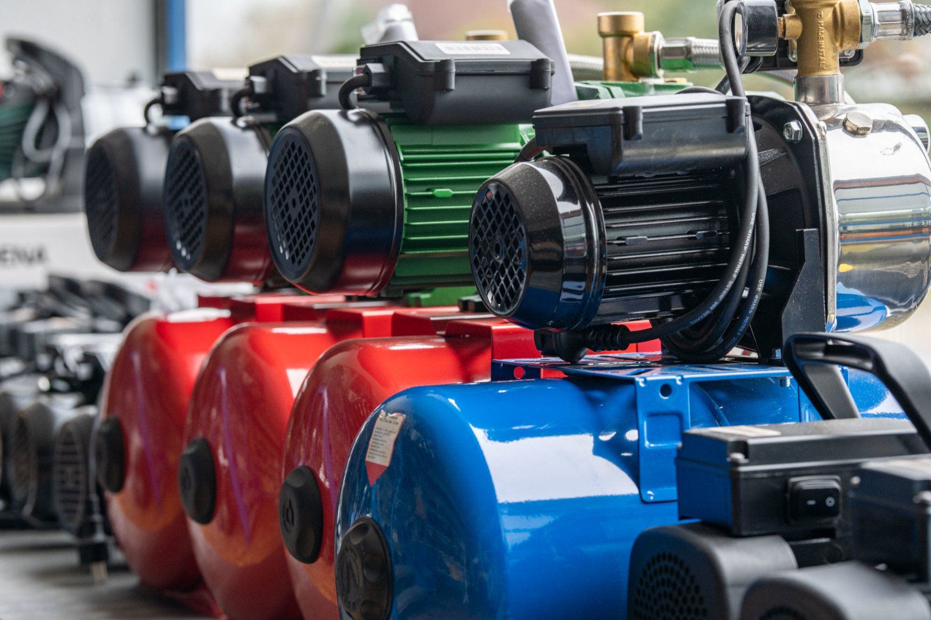 Verschiedene Ausführungen von Elektromotoren