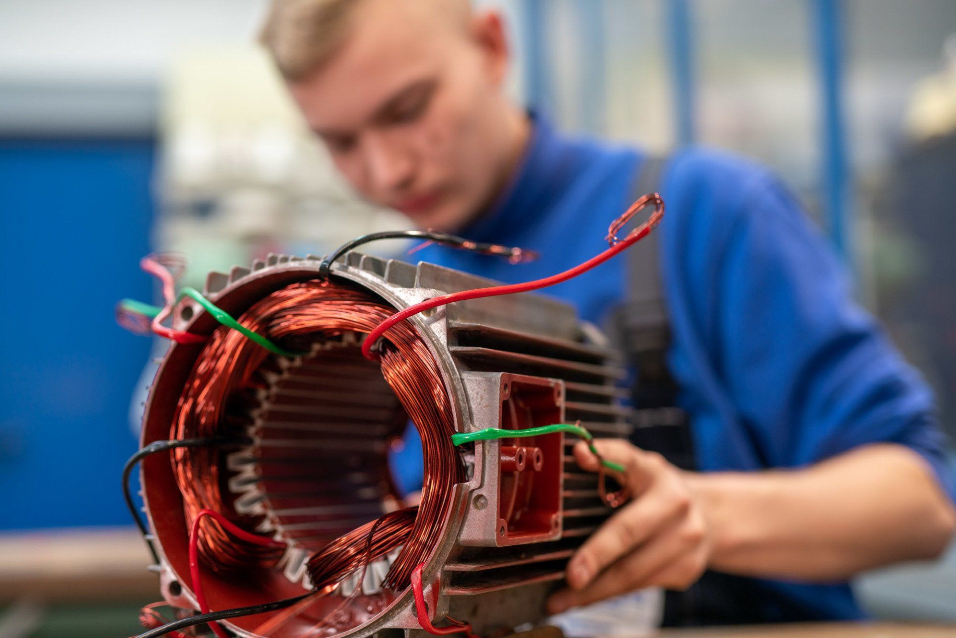 Techniker am Wickeln