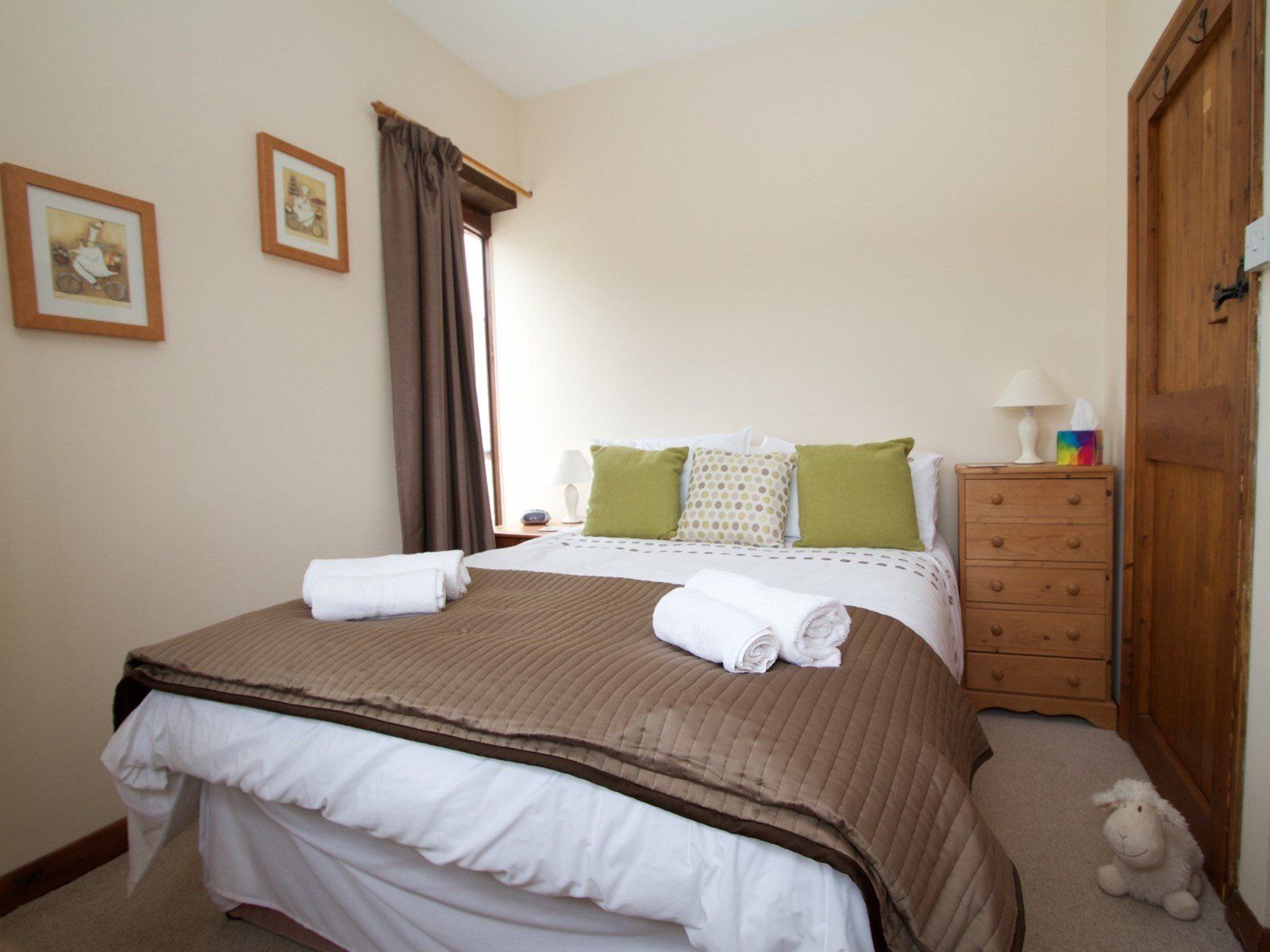 Bedroom 1 - Blackbird Cottage