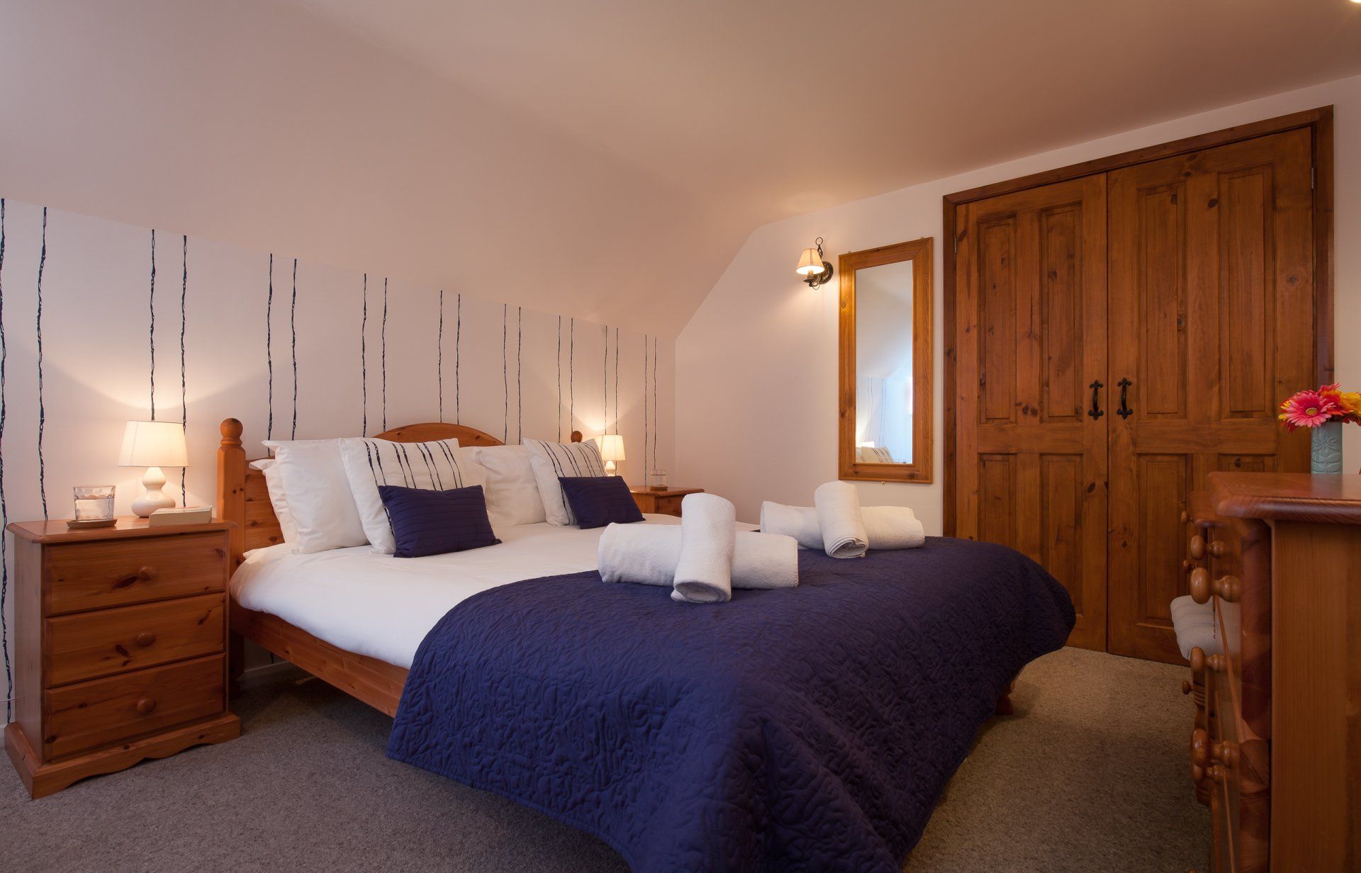Bedroom 2 - Woodpecker Barn Bedroom 2 - Woodpecker Barn