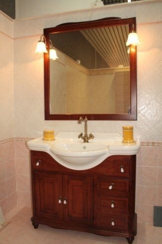 Mobili e piastrelle per il bagno