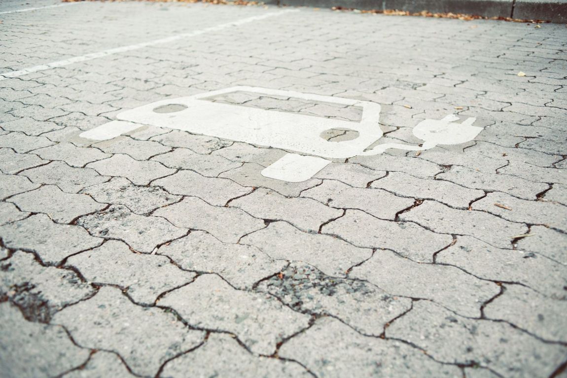 parcheggio per macchine elettriche