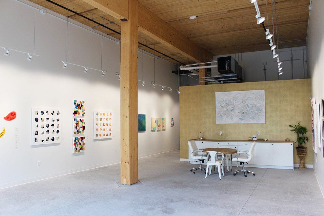 Liz Lidgett Gallery, Des Moines, Gold wallpaper