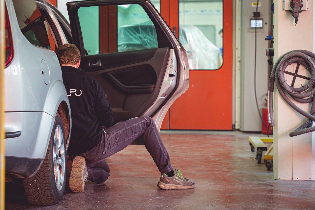 auto in riparazione