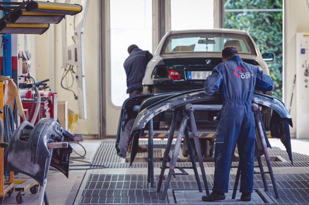 auto in riparazione