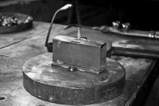 tavolo in laboratorio di un fabbro