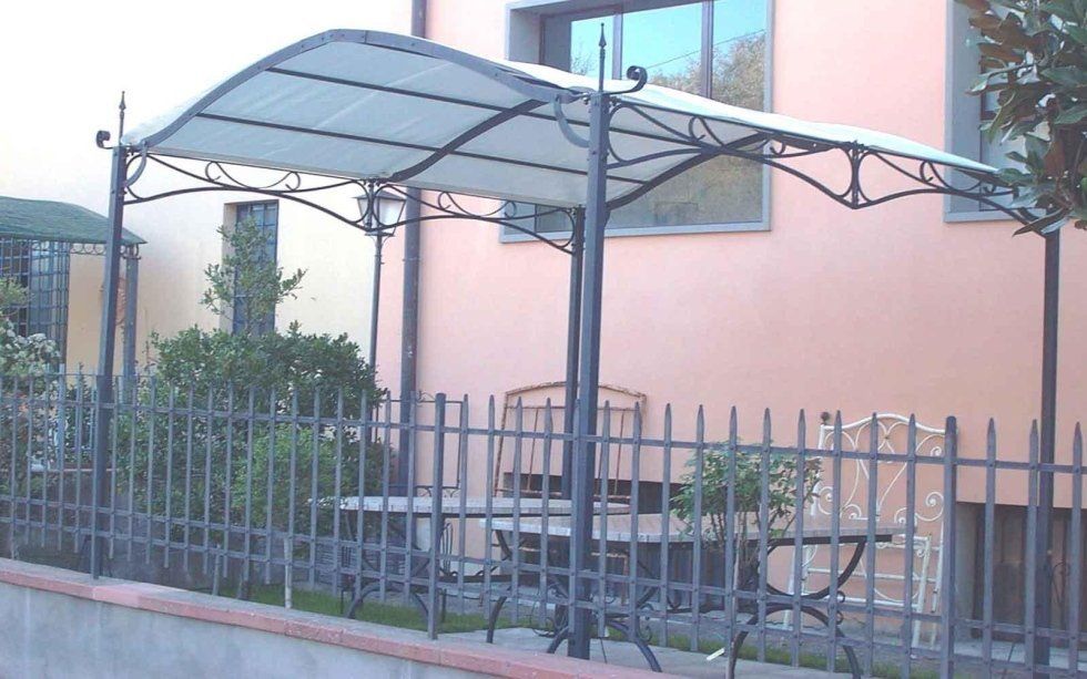 gazebo realizzato in ferro battuto
