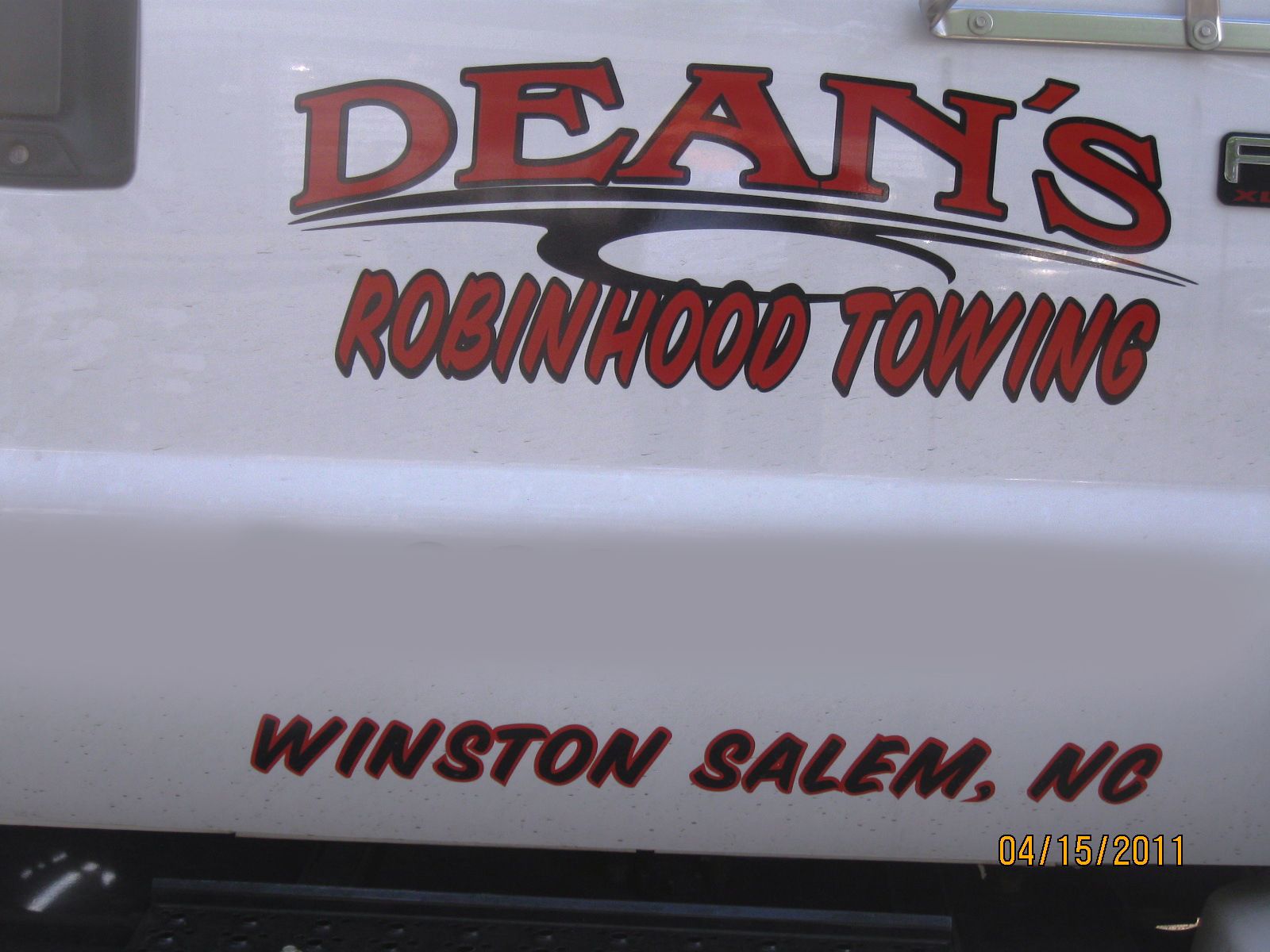 Dean's Robinhood Towing Logo on Side of Vehicle