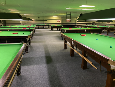 snooker balls triangle on table
